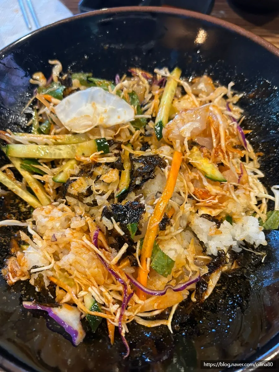 Vertical photo of the mixed hoedeopbap after stirring