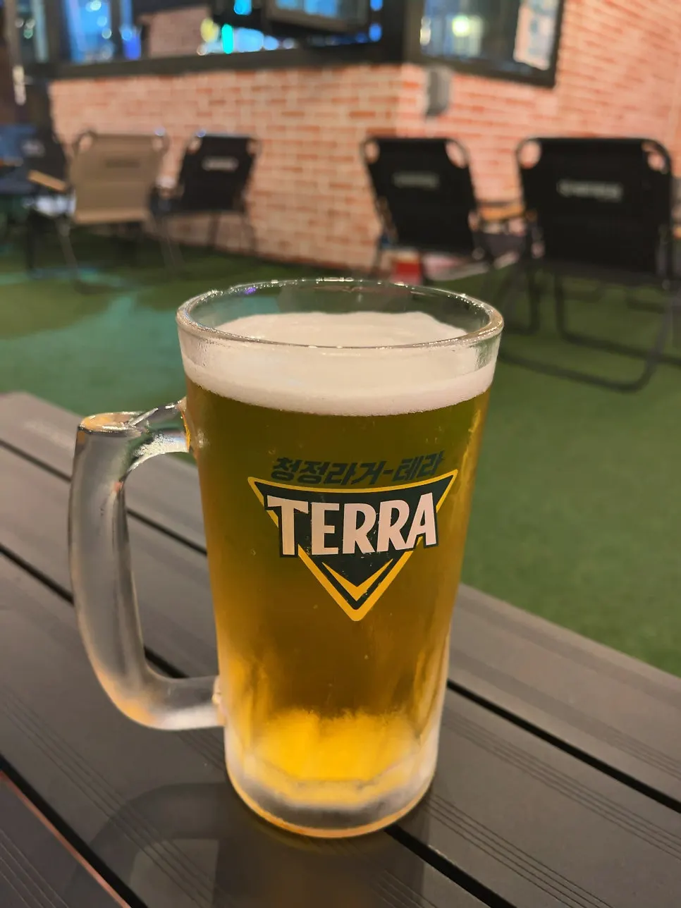 크림생맥주 테라 한 잔