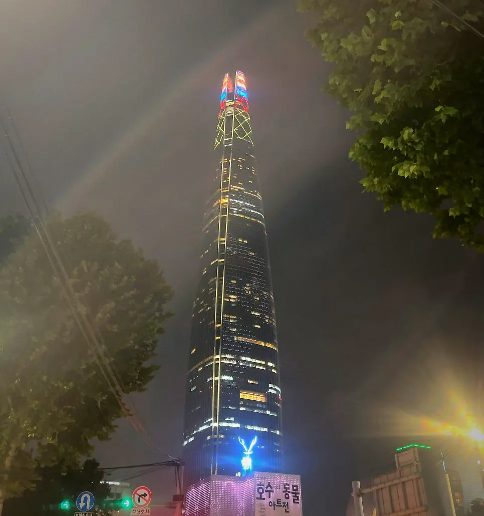 저녁 산책 코스인 석촌호수 야경