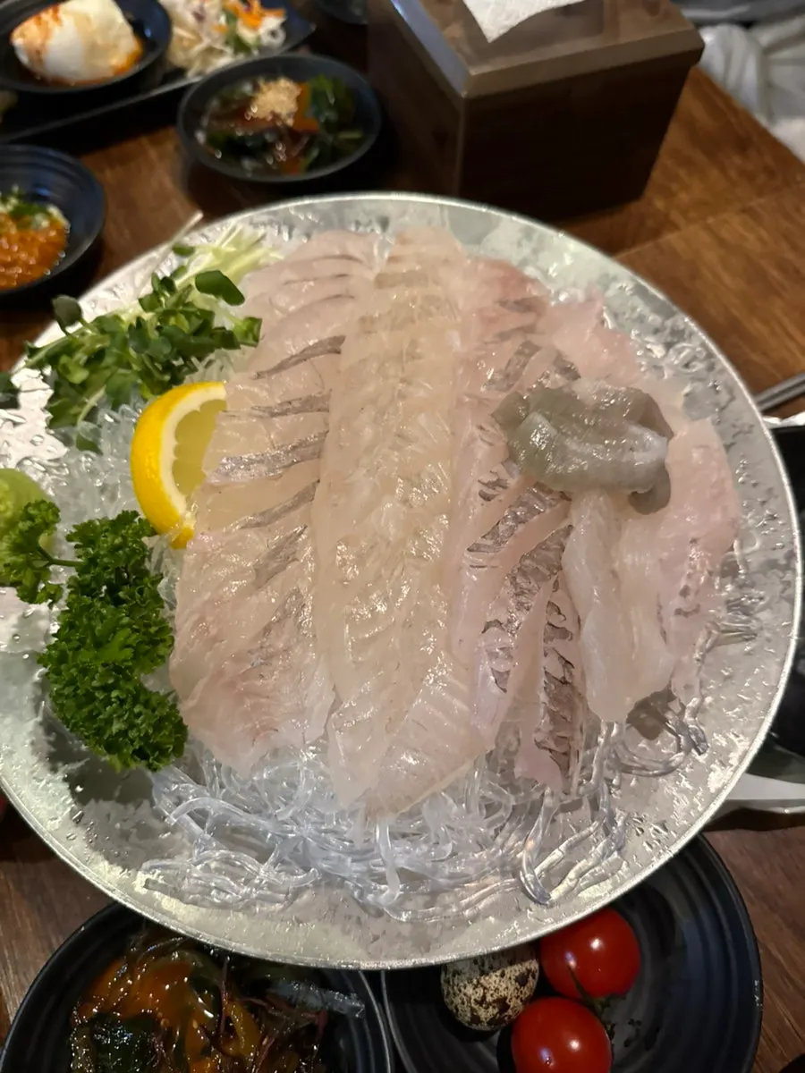 광어 우럭 모듬회 소자 한 접시