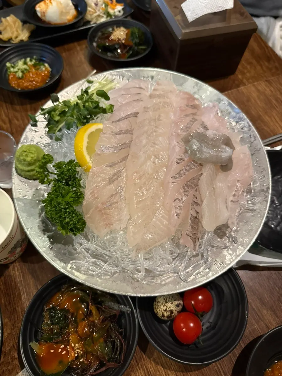 소주와 함께 차린 회 술상