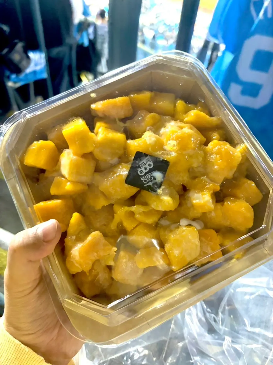 Bingdongdaeng bingsu and Korean snack food selection