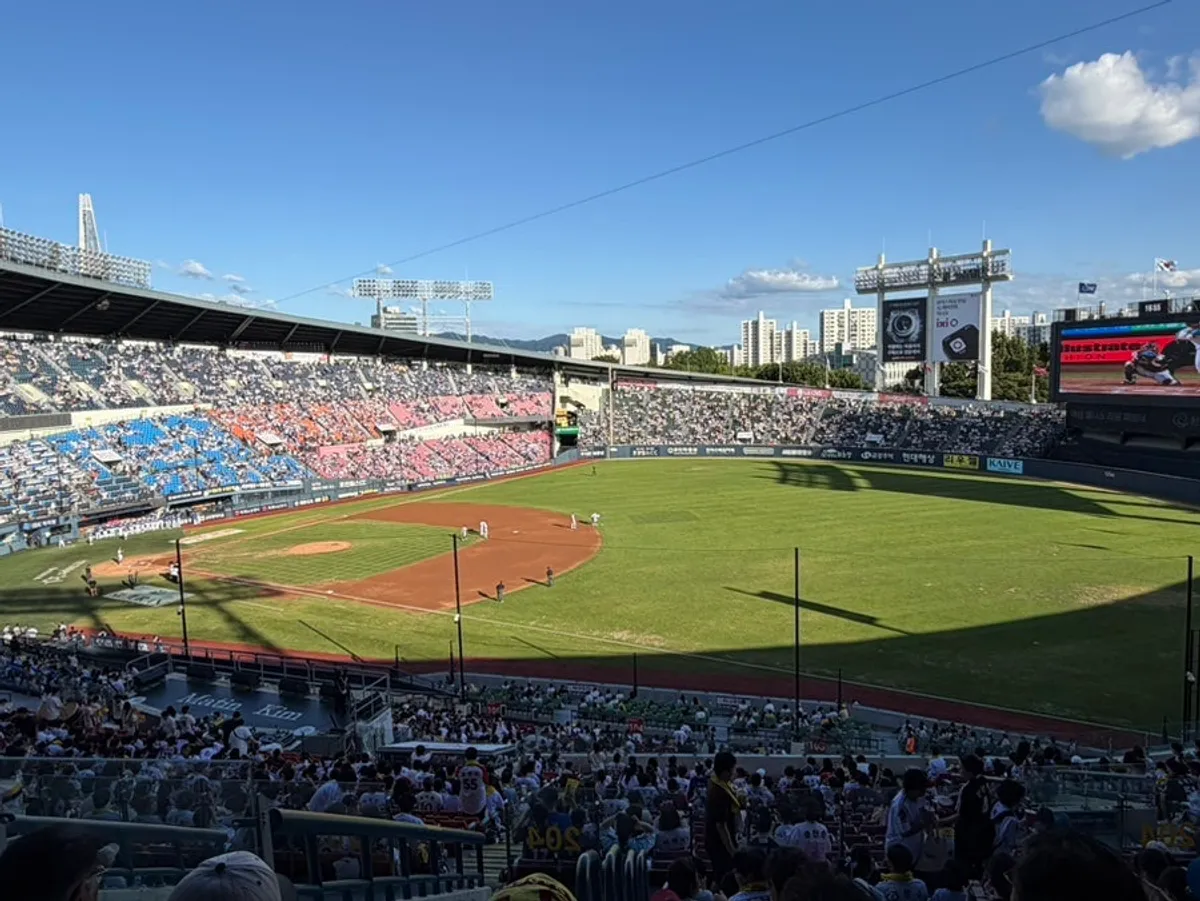 Bingdongdaeng Premium Bingsu Café food truck at Jamsil Baseball Stadium