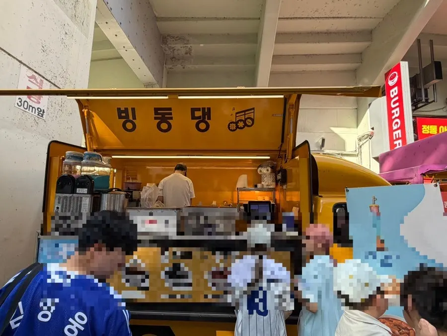 Bingdongdaeng bingsu and snack menu