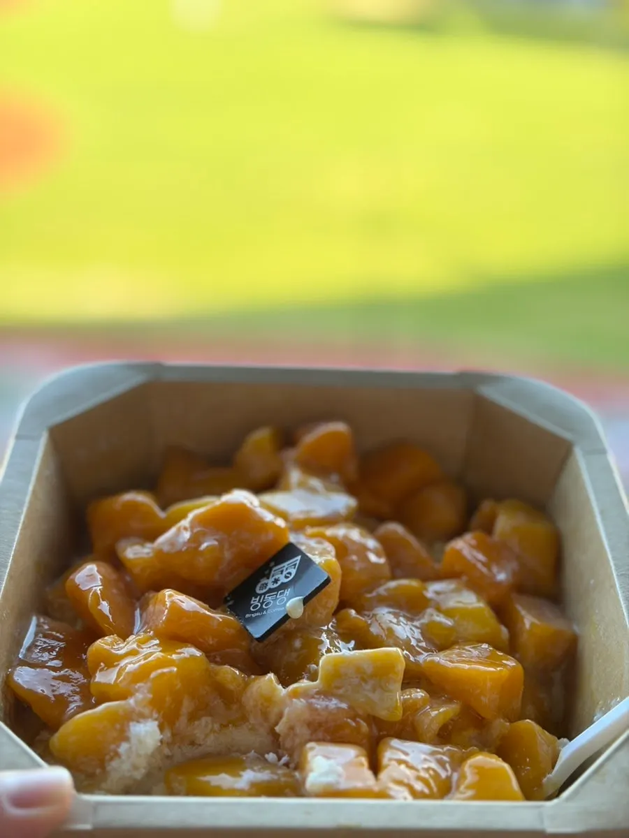 Mango bingsu topped with mango