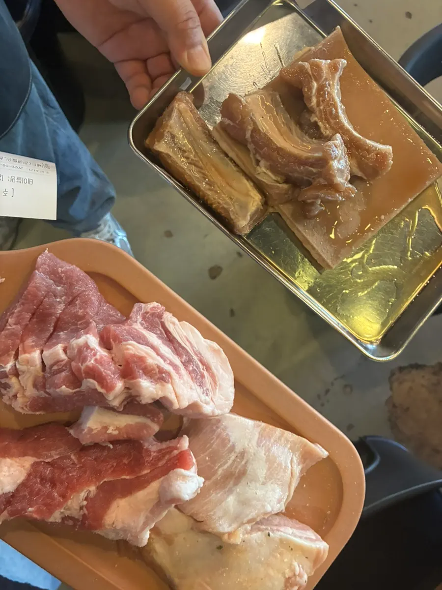 Migang Sikdang 3-person set raw meat composition