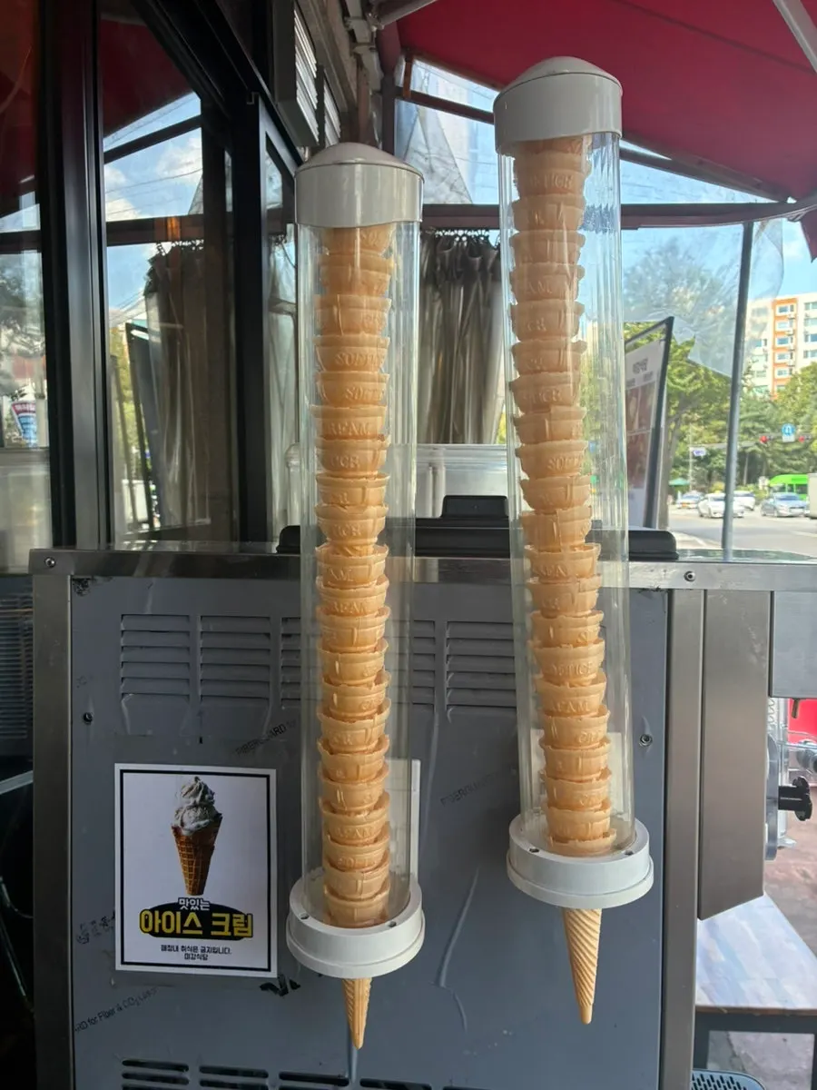 Migang Sikdang's ice cream and coffee dessert corner