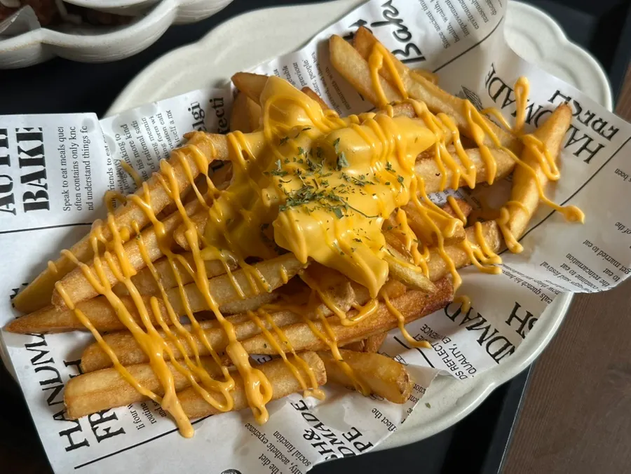 Cheese fries topped with cheddar cheese and cheese sauce