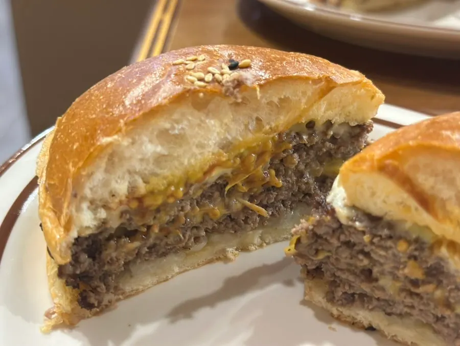 Handmade burger visit in the old Jangmi Sangga arcade
