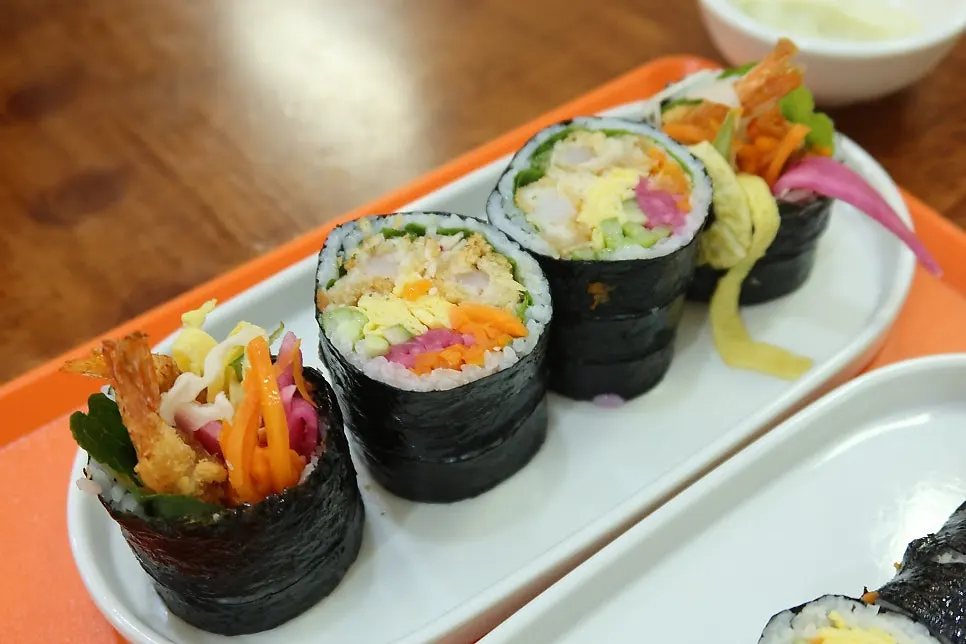 잠실첫집 김밥 한 상 차림