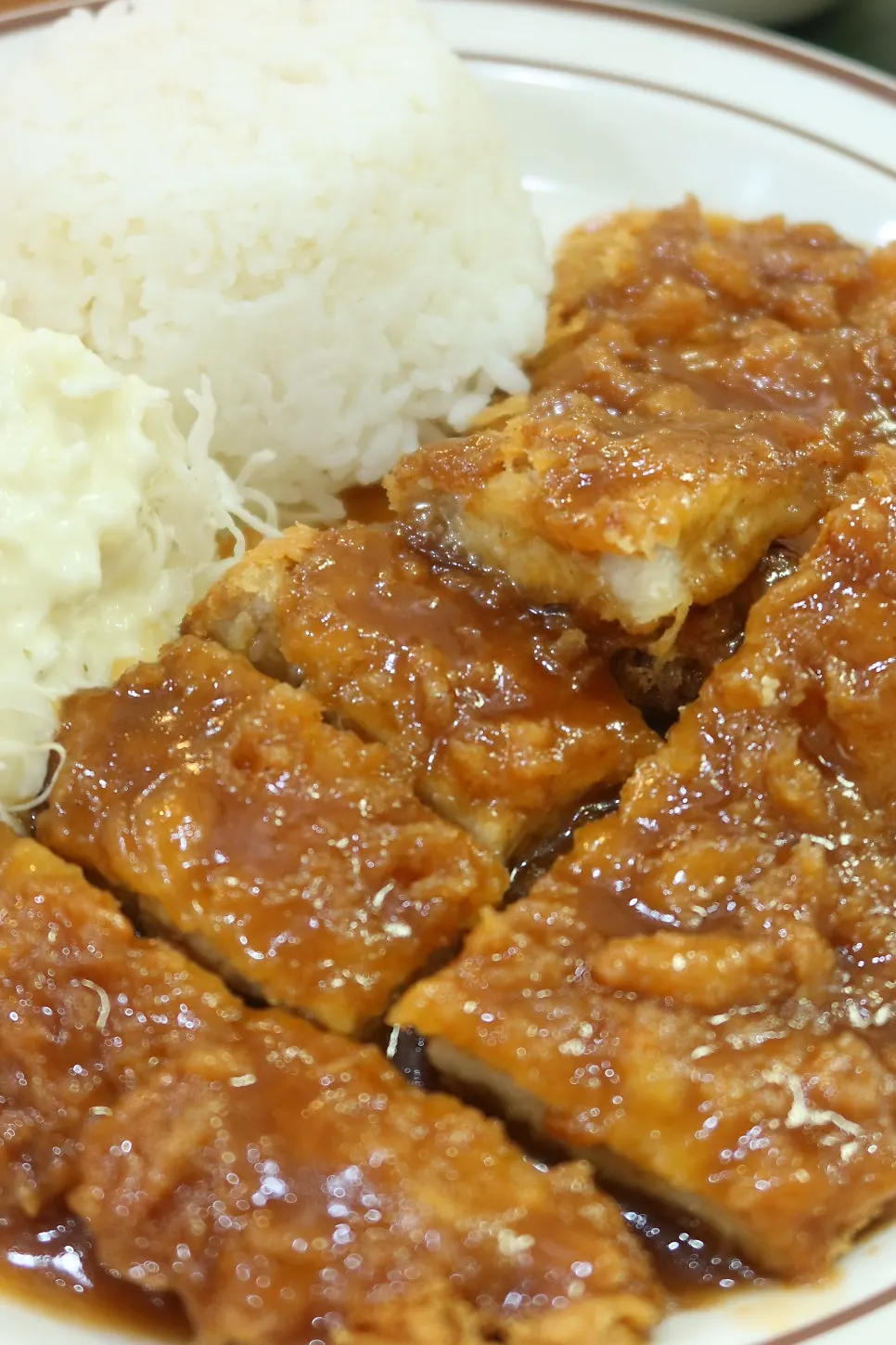 아기가 손으로 집어 먹는 김밥