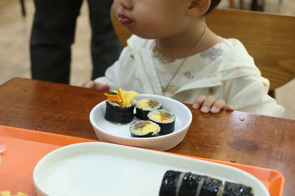 새우튀김 김밥과 마요 디핑소스