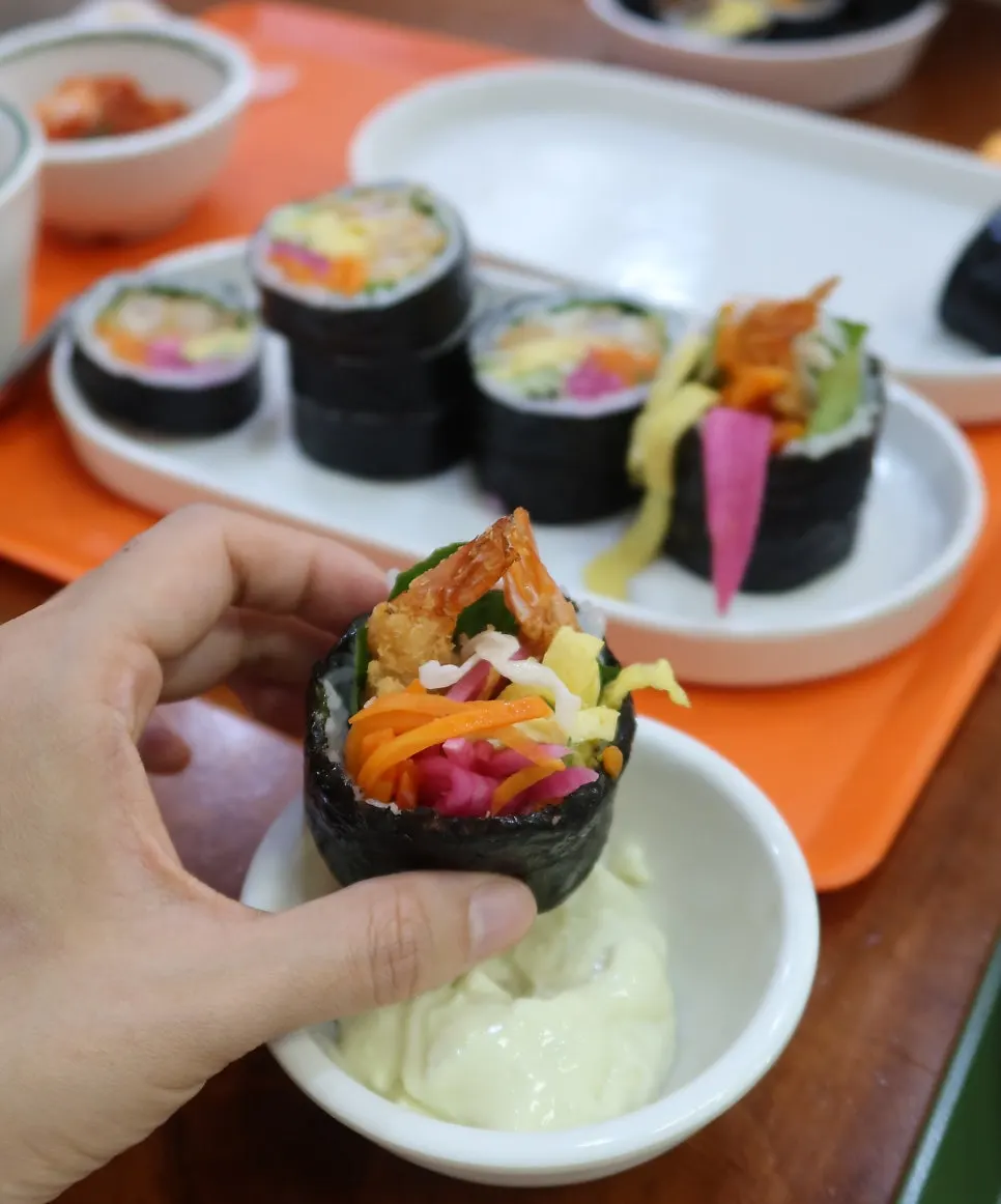 서브로 나온 멸치 다시 국물