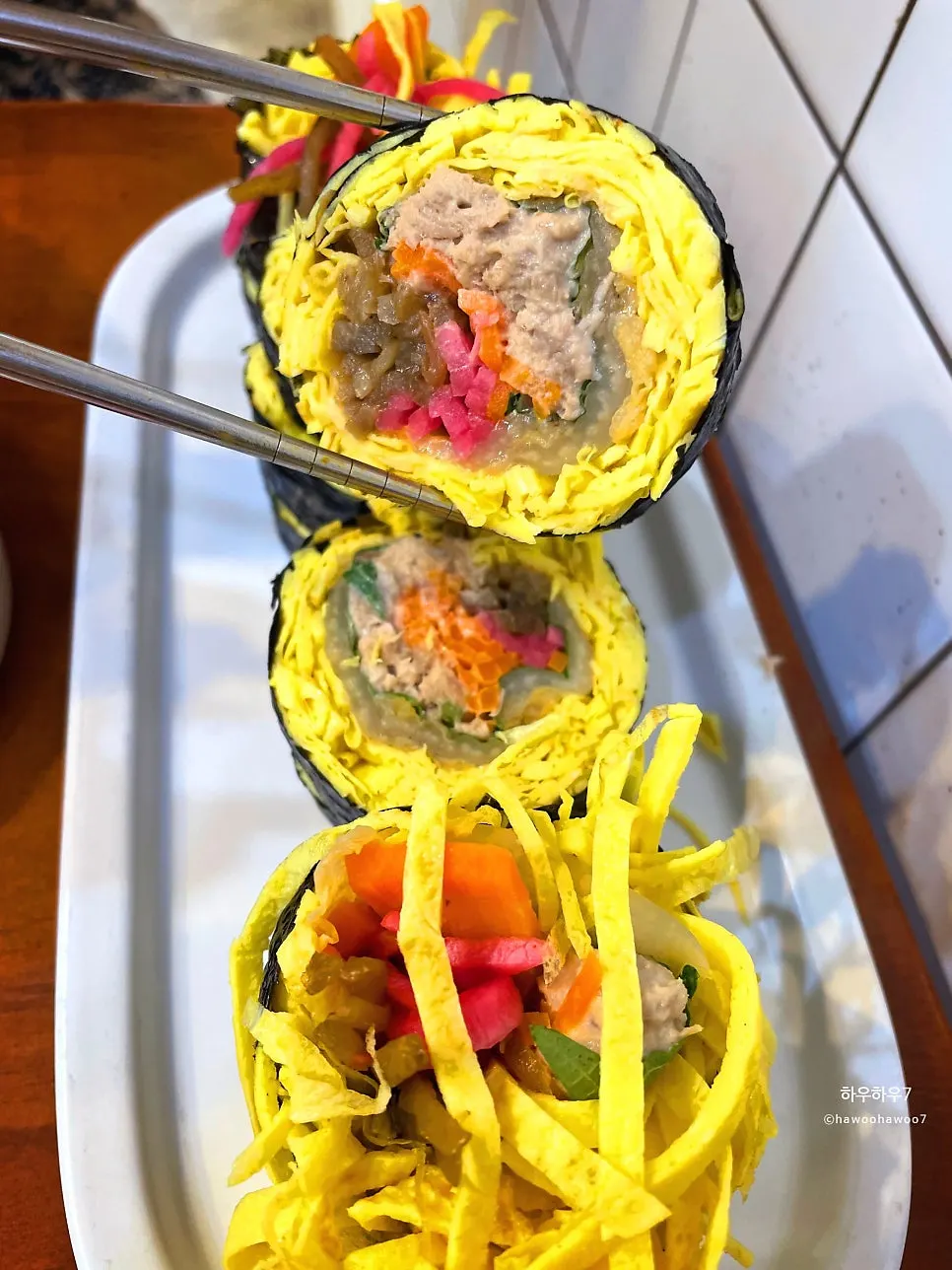 묵은지와 참치마요가 든 키토김밥 단면