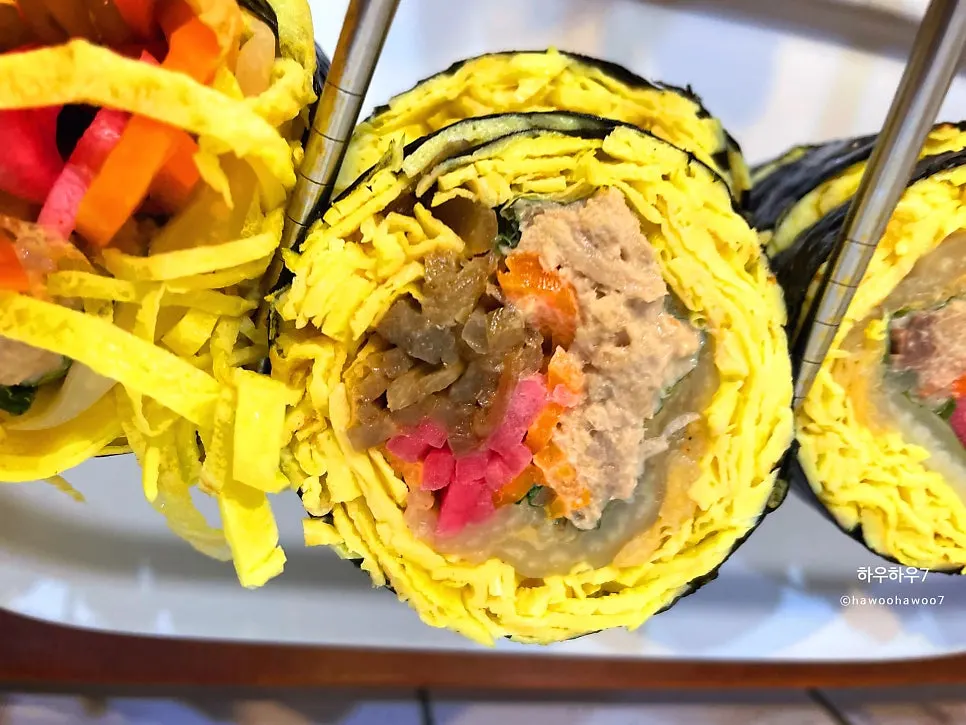 접시에 담긴 묵참키토마요