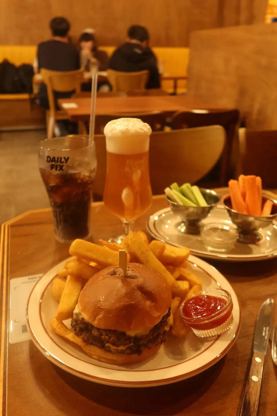 거품이 크리미한 슬로우 IPA 드래프트 맥주
