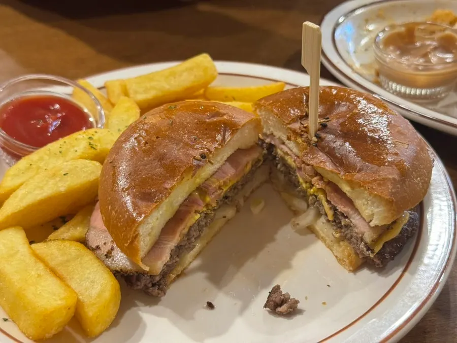 Table setting of handmade burgers at Daily Fix in Jamsil's Jangmi Sangga