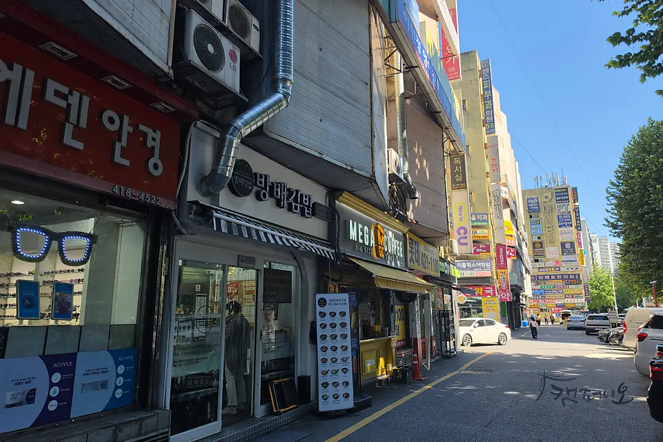 The way to the basement food court at Jangmi Apartment Complex