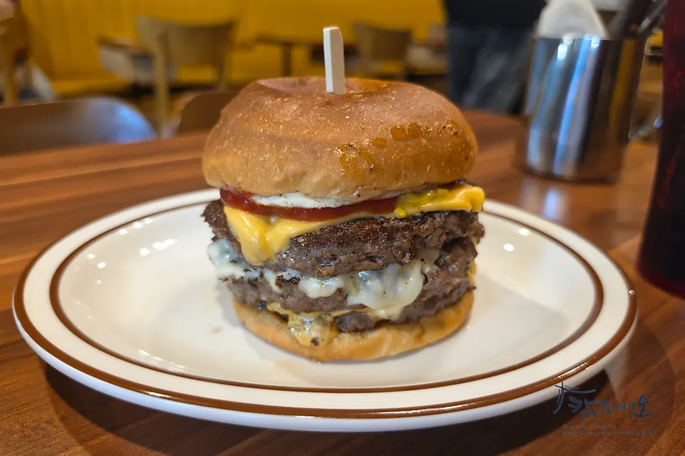 Table setting with the triple cheese burger and bacon cheeseburger