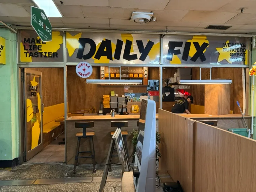 Pintu masuk kedai Daily Fix di tingkat bawah tanah Jangmi Sangga Jamsil
