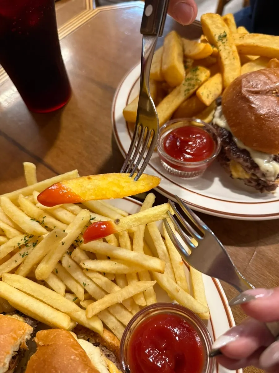 Set Double cheeseburger dengan french fries 18mm