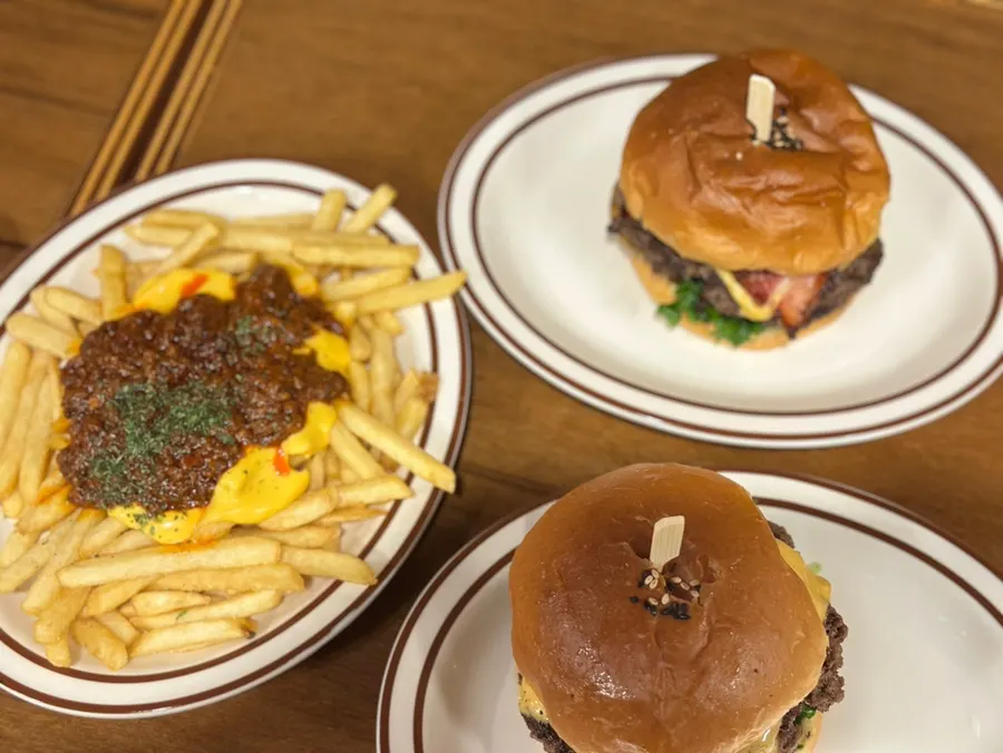 Final photo of the Daily Fix Jangmi Sangga burgers