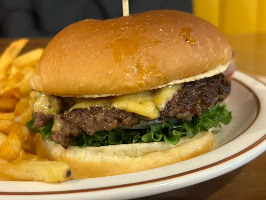 Daily Fix classic burger table setting