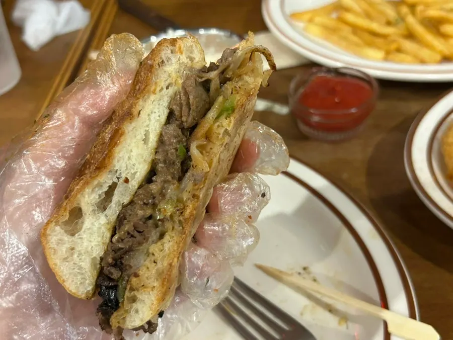 Eating the Daily Fix burger by hand