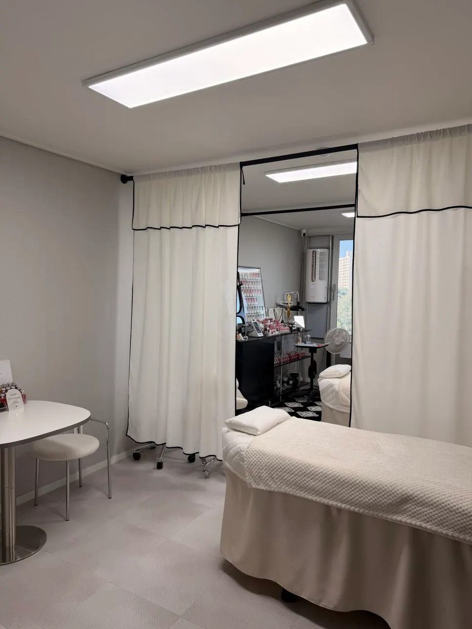 The treatment area at Mood Moon Brow