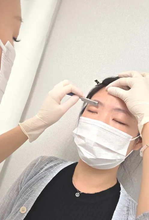 Tidying the eyebrow area after the design