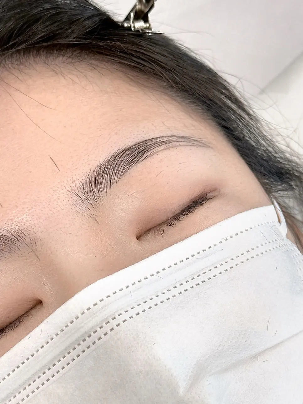 Eyebrow design that incorporates the client’s opinions