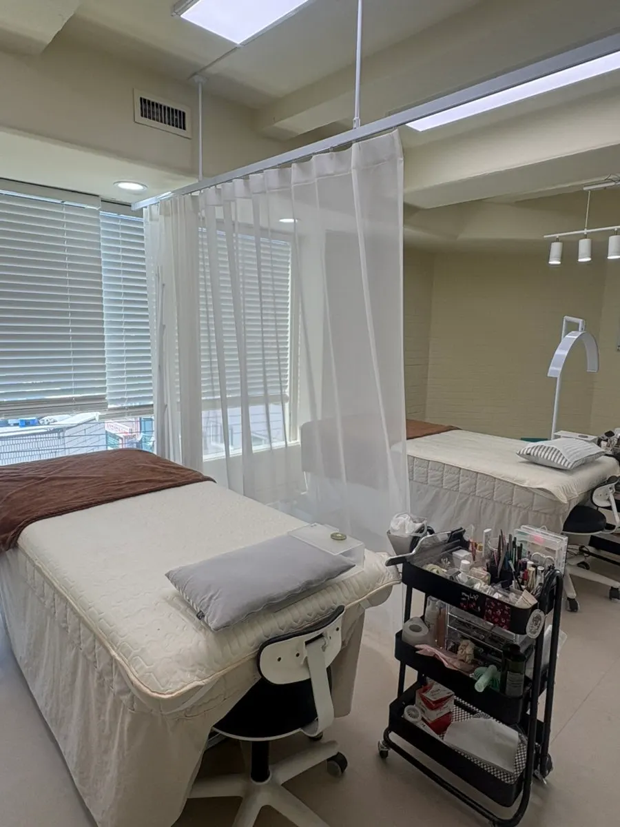 Treatment beds spaced widely apart