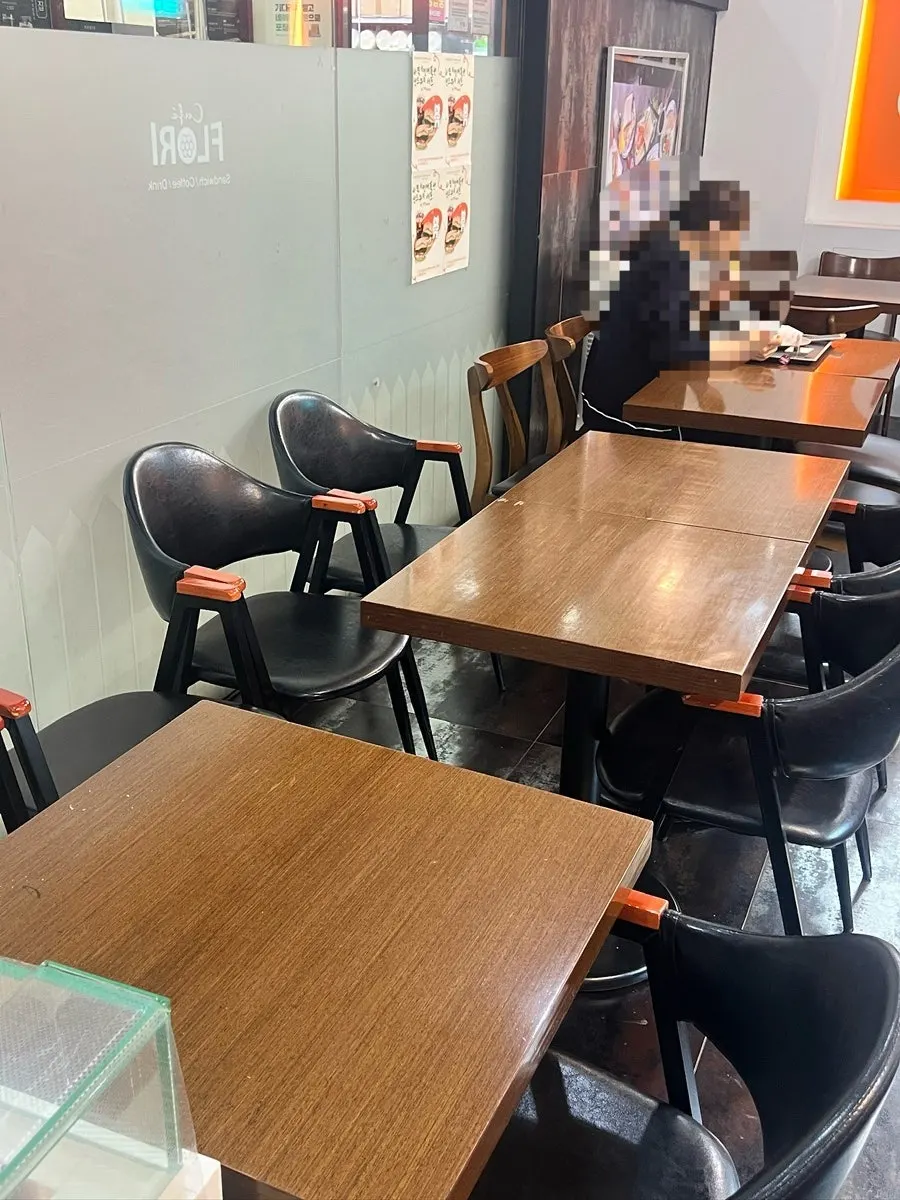 샌드위치를 기다리며 본 매장 안쪽 공간