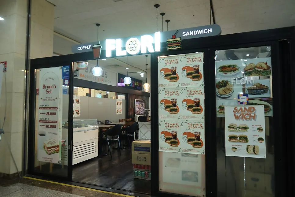 오전 7시 문을 연 플로리샌드위치 내부