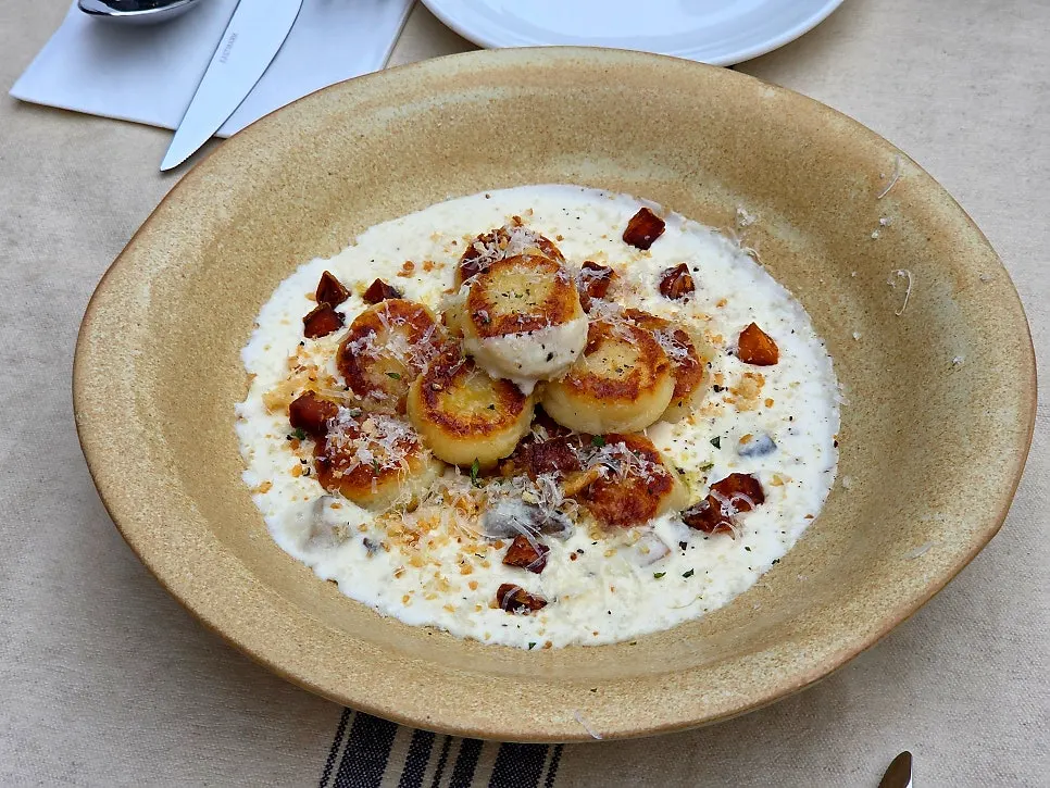 Menu mushroom cream potato gnocchi