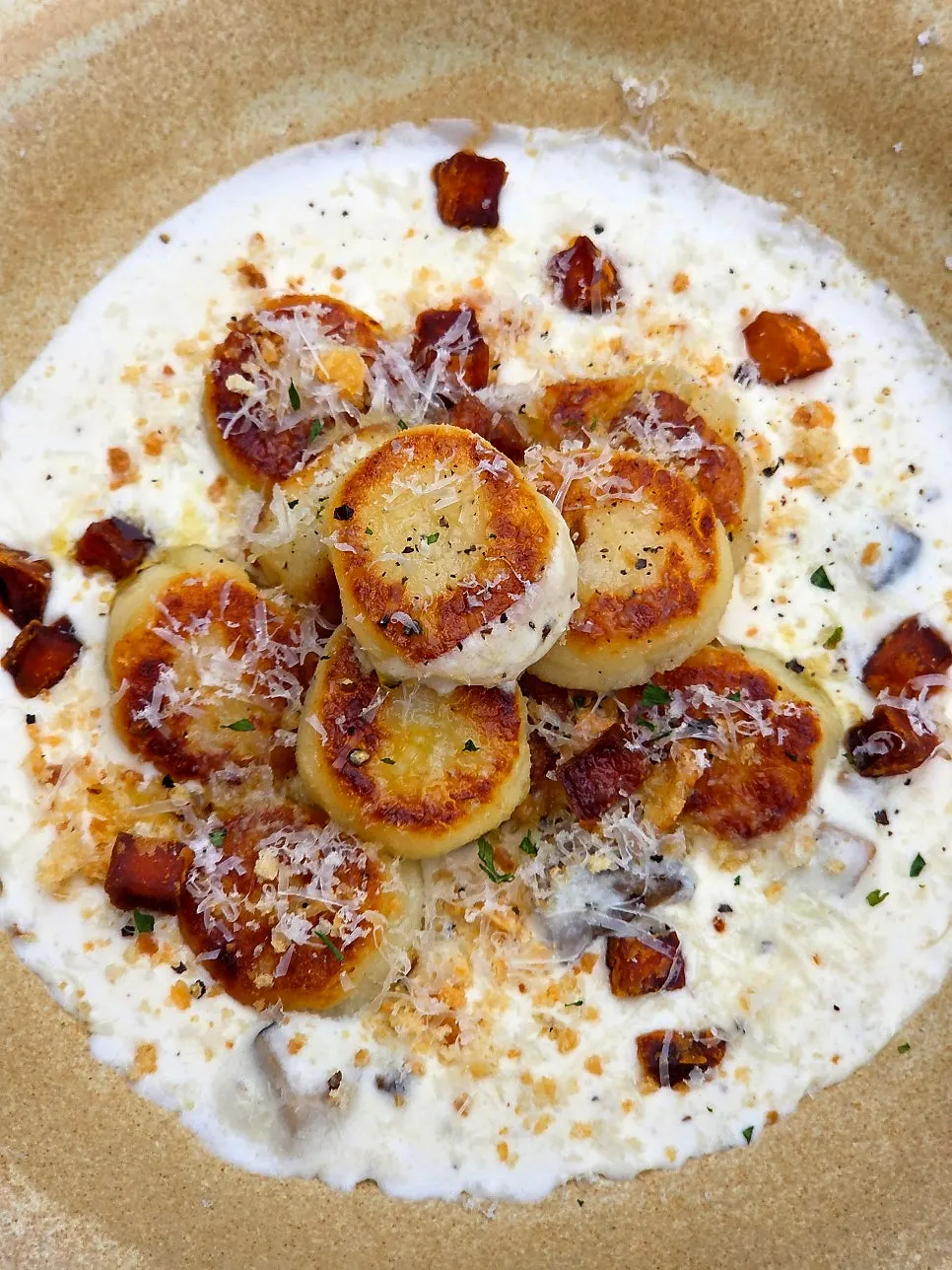 Gnocchi kentang kenyal dengan saus krim jamur