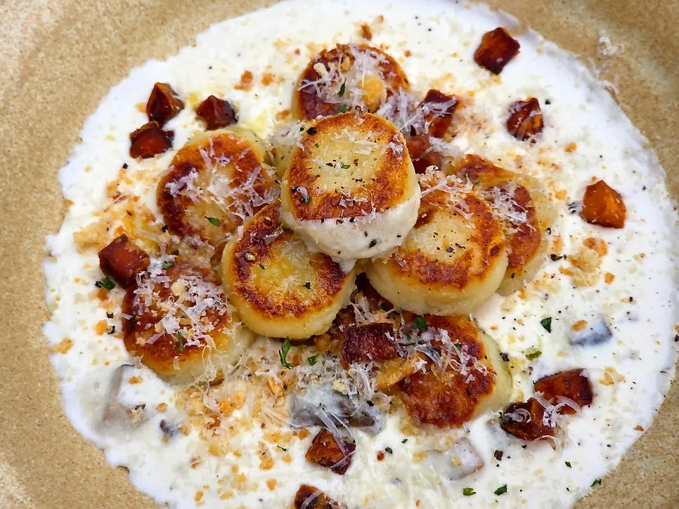 Gnocchi kentang krim kental dengan view Lotte Tower, Jamsil, Allegro