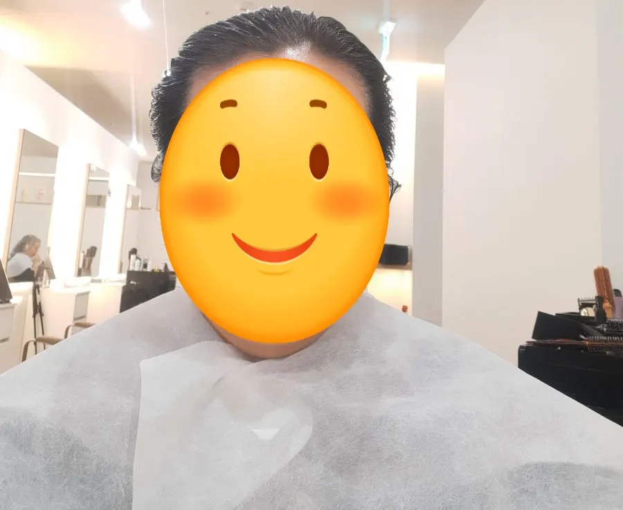 Mom receiving the scalp clinic