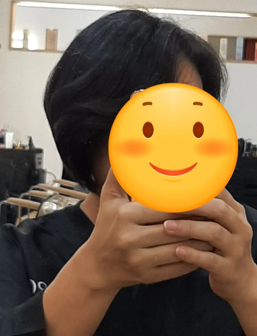 Shiny hair after the dedicated scalp pack application