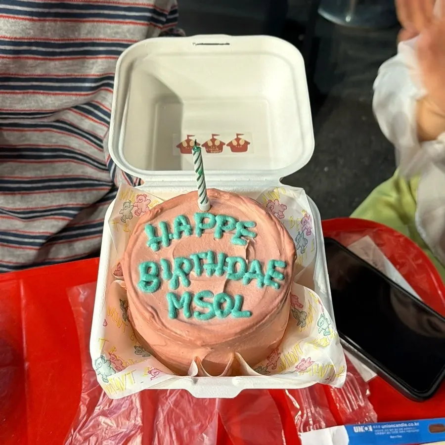 Circus Rabbit's Harry Potter design lettering lunchbox cake