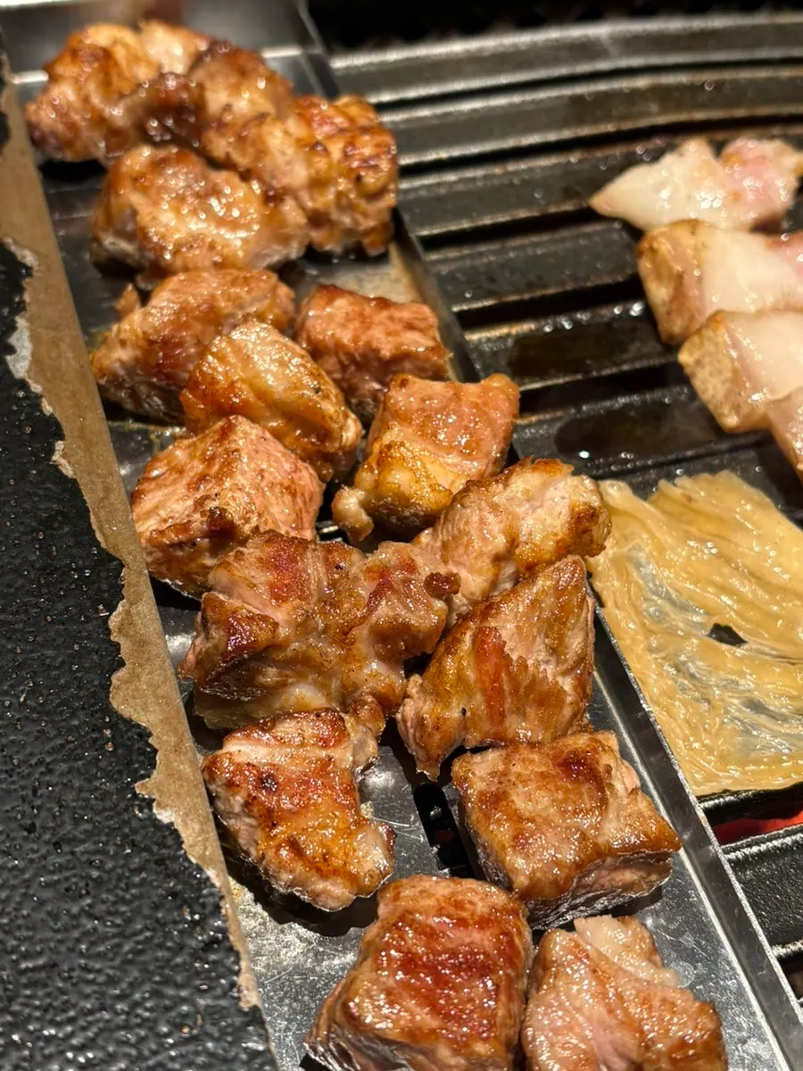 Target yang dinikmati dengan saus berbasis gochujang