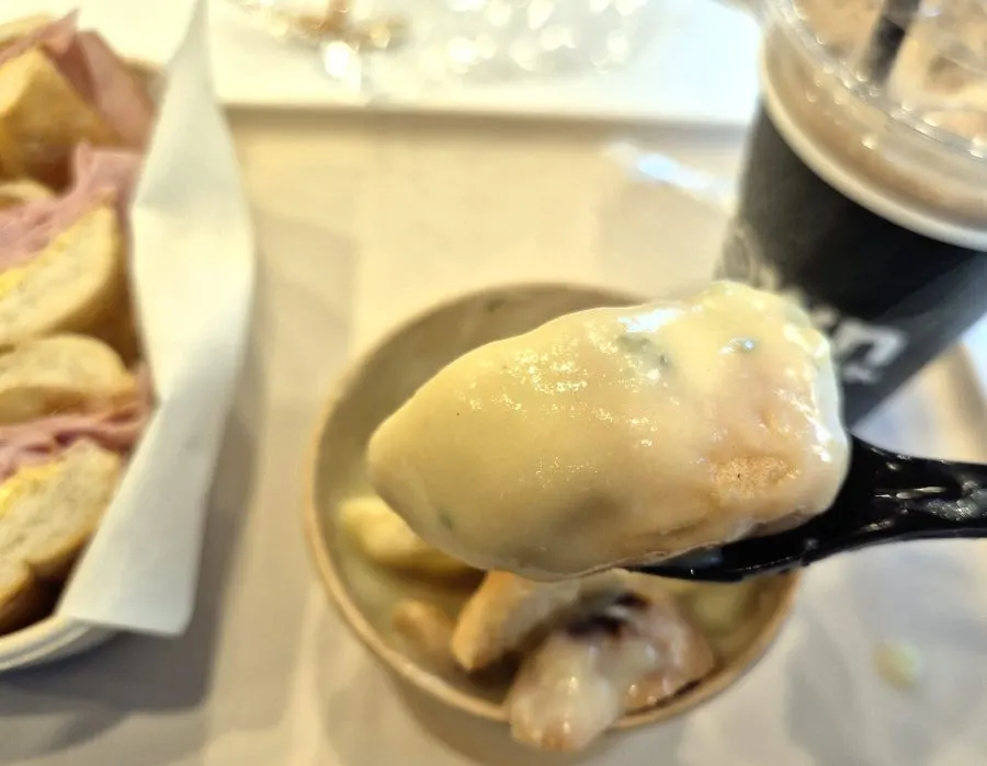 스프에 적신 빵