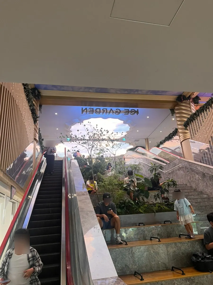 Escalator entrance with the Ice Garden sign