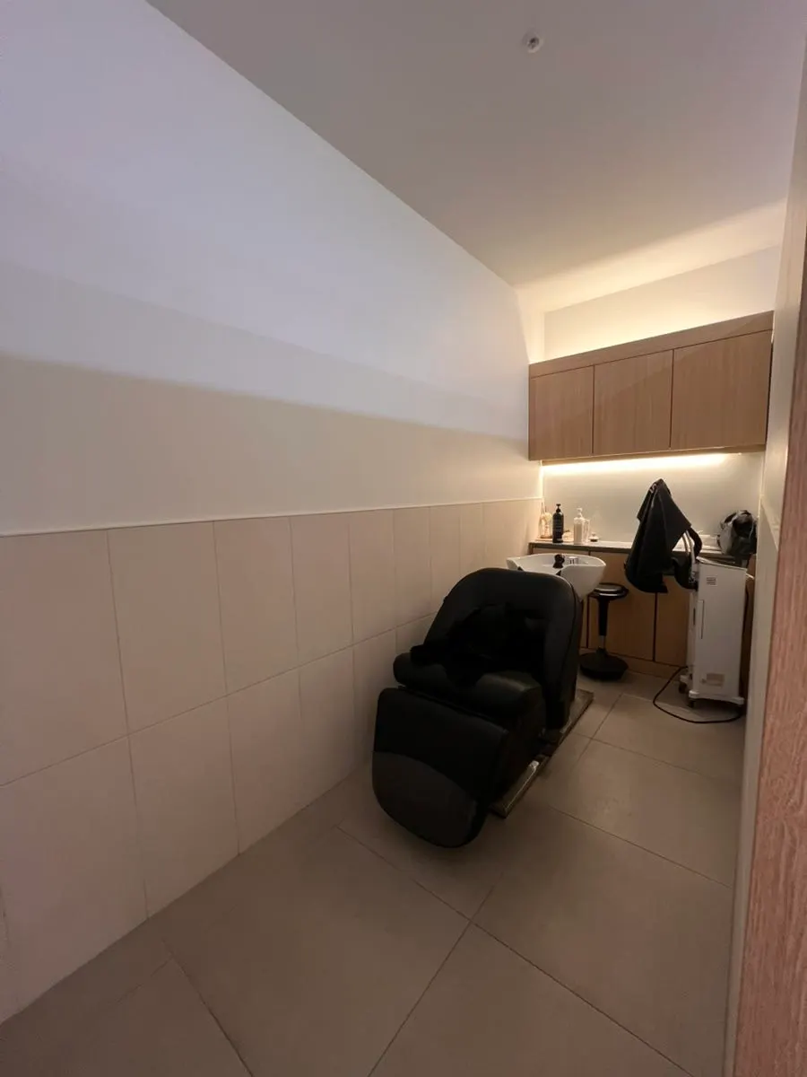Interior with the private single shampoo room