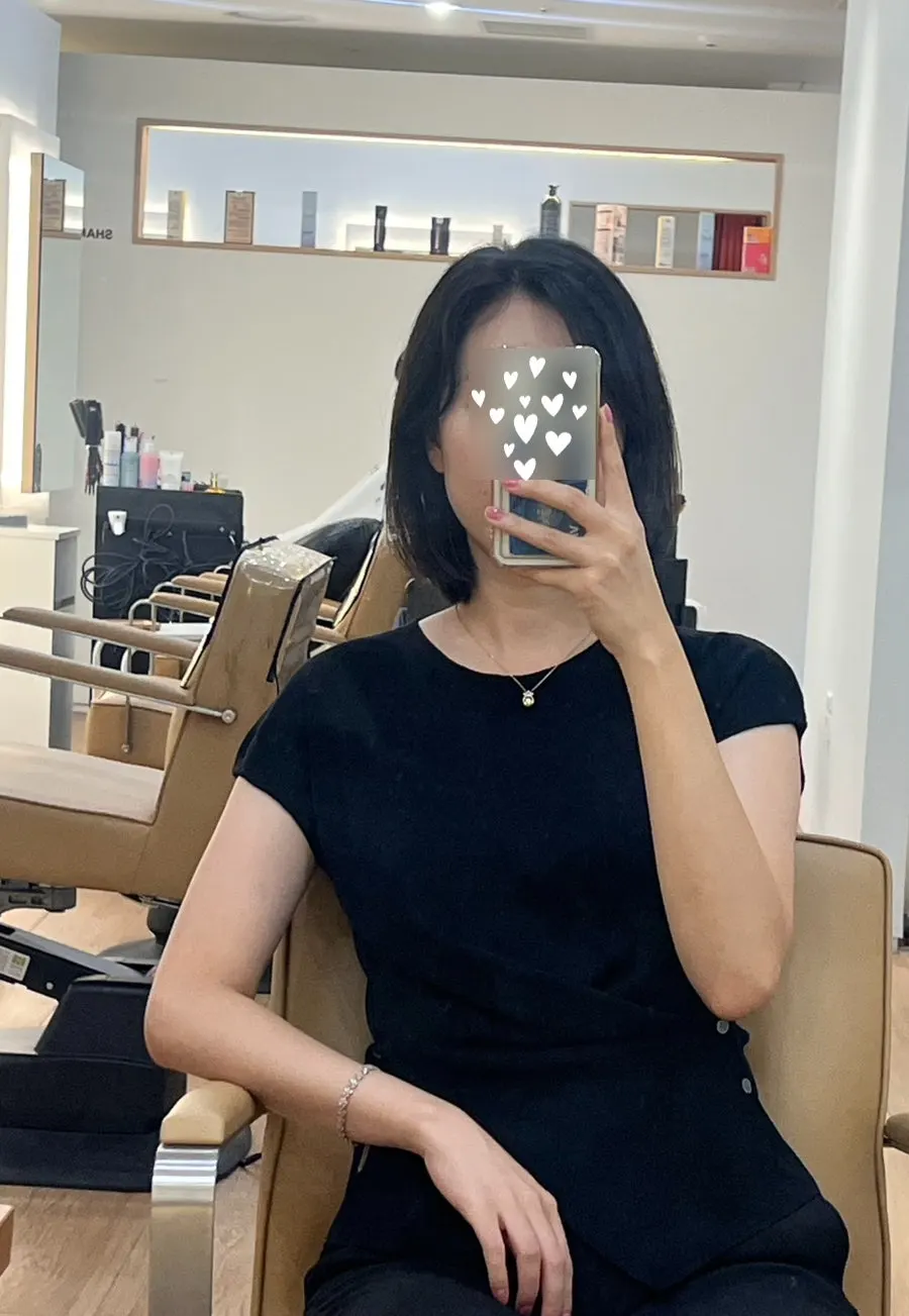 Sitting in front of the mirror, ready for the treatment