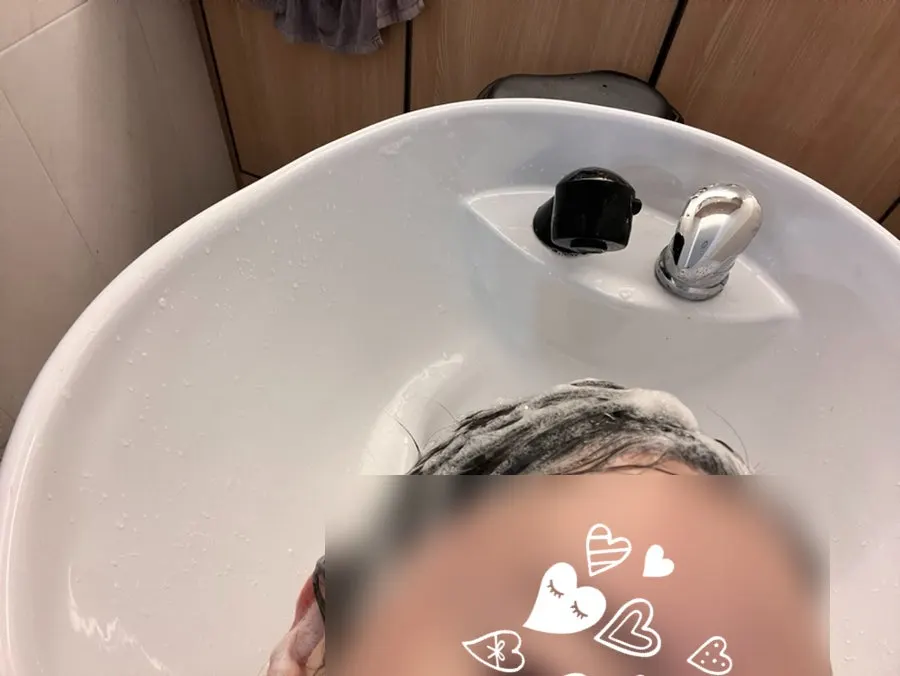 Inside the salon's shampoo room