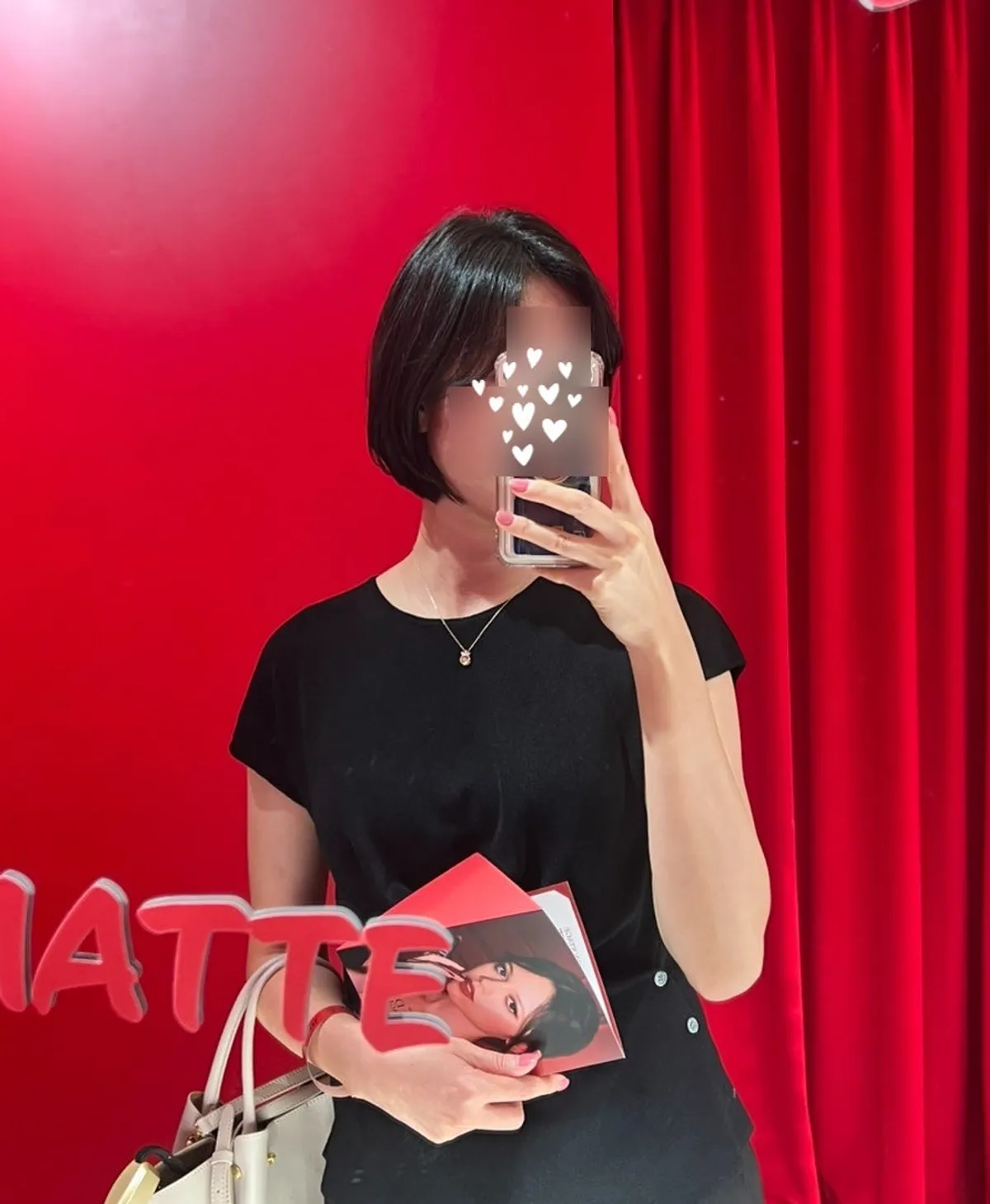 Bob hairstyle photographed at Lotte World Tower after the treatment