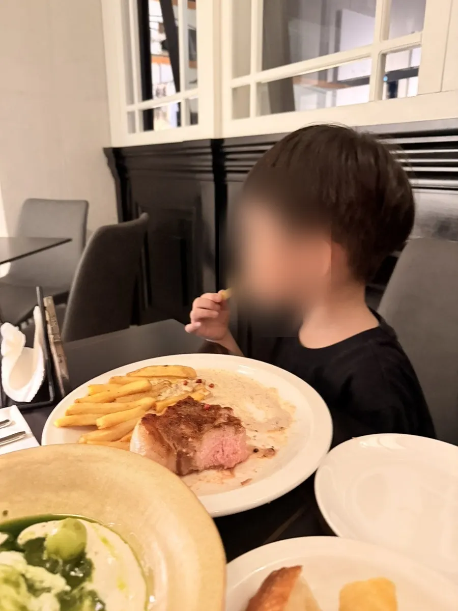 알레그로에서의 가족 저녁 식사 테이블