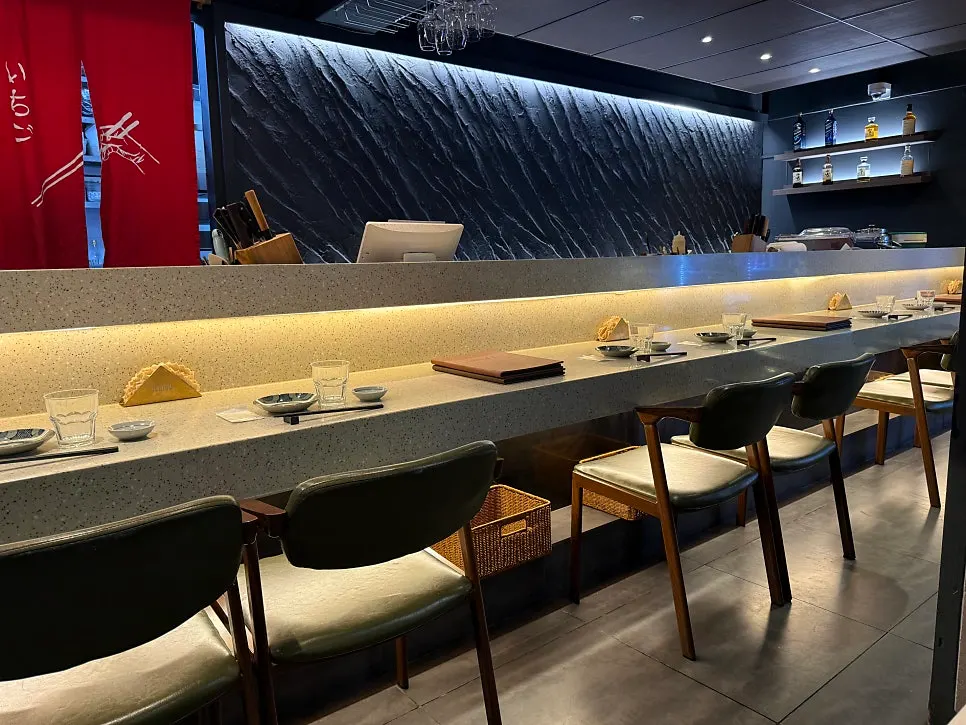Counter seating at Ichigo facing the kitchen