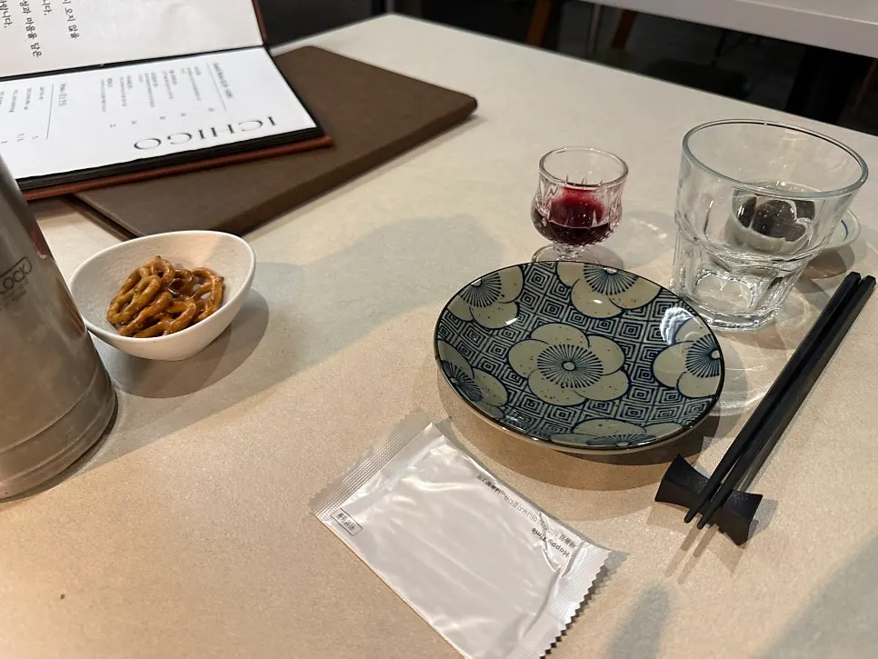 Aperitif and pretzels served alongside the menu